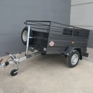 Remolque portamaquinaria industrial basculante 750 kg – con rampa de carga y ruedas exteriores